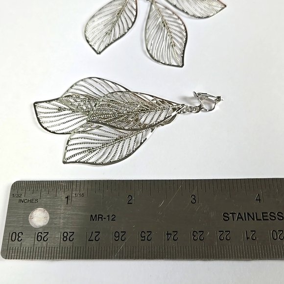 Silver Intricate Leaf Drop Clip On  Earrings Vtg Style - Picture 11 of 11